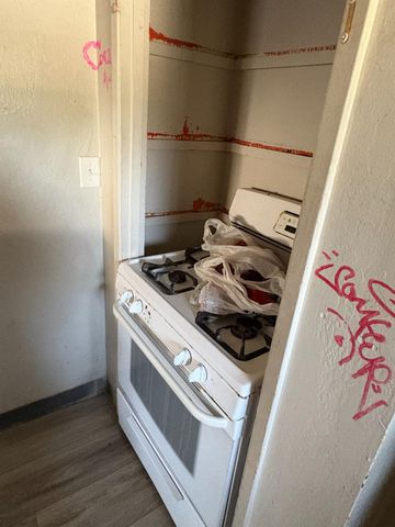 611 E Kearney Boulevard, Fresno, CA 93706