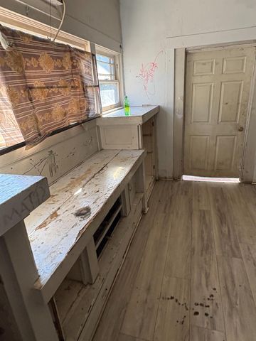 611 E Kearney Boulevard, Fresno, CA 93706