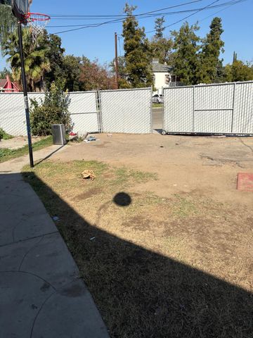 611 E Kearney Boulevard, Fresno, CA 93706