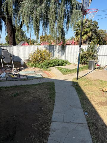 611 E Kearney Boulevard, Fresno, CA 93706