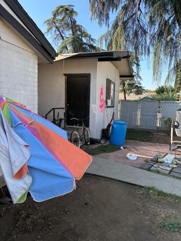 611 E Kearney Boulevard, Fresno, CA 93706