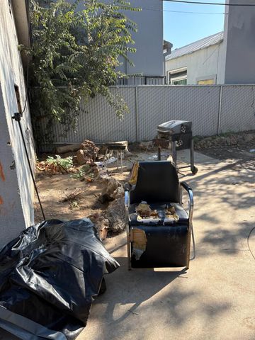 611 E Kearney Boulevard, Fresno, CA 93706