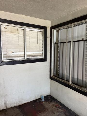 611 E Kearney Boulevard, Fresno, CA 93706