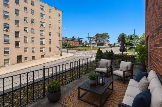 44 Elm 102, Worcester, MA 01690