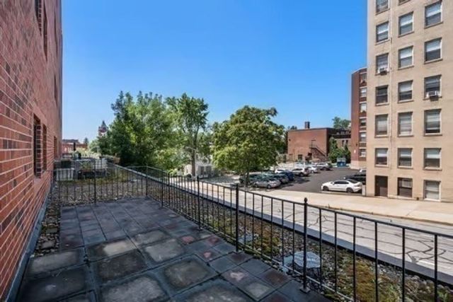44 Elm 102, Worcester, MA 01690