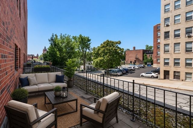44 Elm 102, Worcester, MA 01690