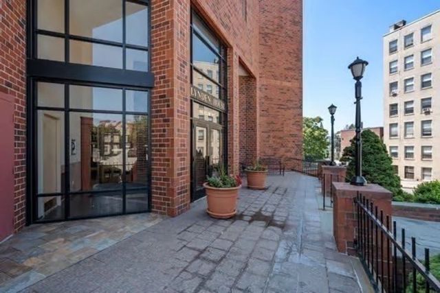44 Elm 102, Worcester, MA 01690