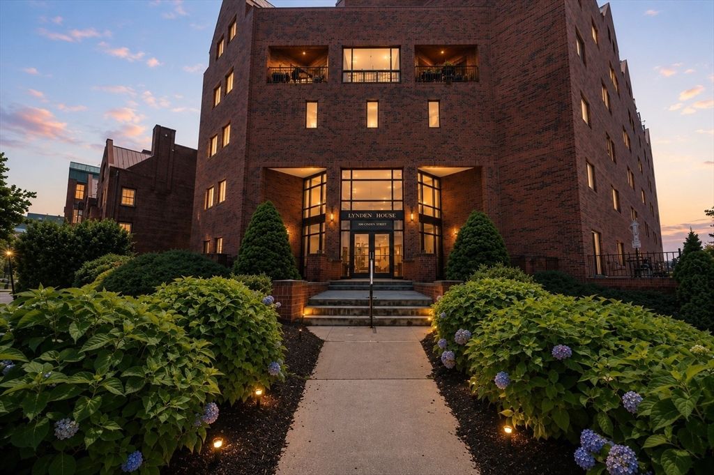44 Elm 102, Worcester, MA 01690