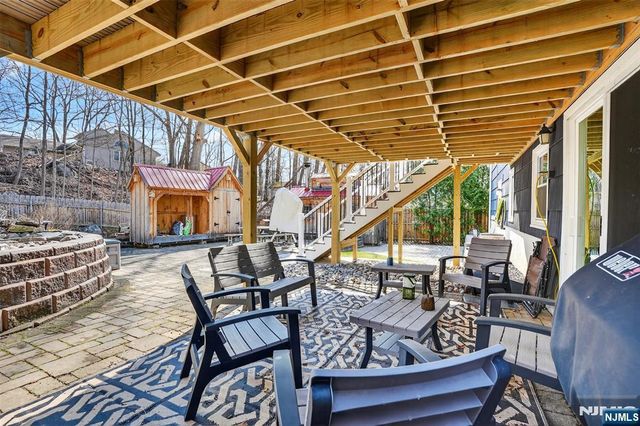 116 Star Lake Road, Bloomingdale, NJ 07403