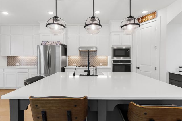 113 Dycus BND, Liberty Hill, TX 78642