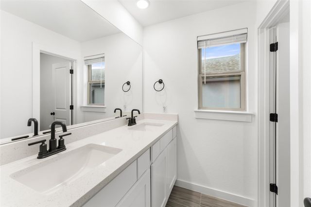 113 Dycus BND, Liberty Hill, TX 78642