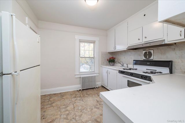 108 Earle Avenue, Lynbrook, NY 11563