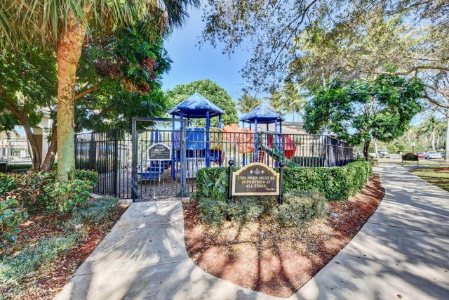 5018 Starblaze Drive, Greenacres, FL 33463
