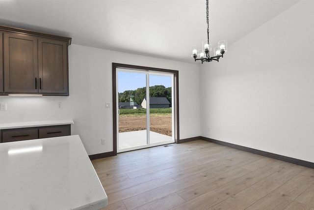 2722 WESTLINE ROAD, Suamico, WI 54313