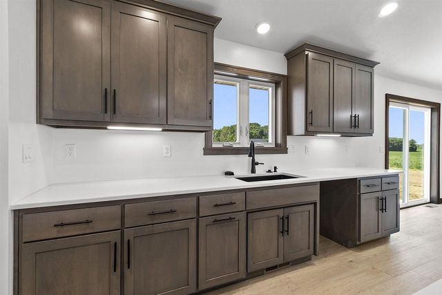 2722 WESTLINE ROAD, Suamico, WI 54313