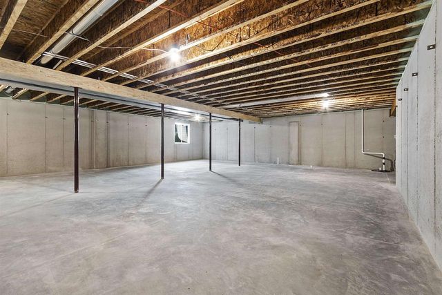 2722 WESTLINE ROAD, Suamico, WI 54313