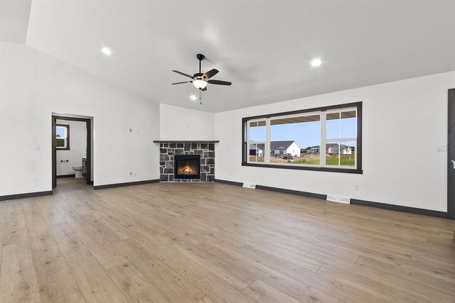 2722 WESTLINE ROAD, Suamico, WI 54313