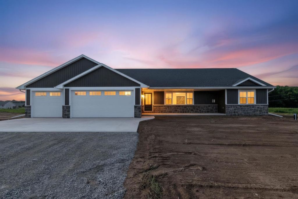 2722 WESTLINE ROAD, Suamico, WI 54313