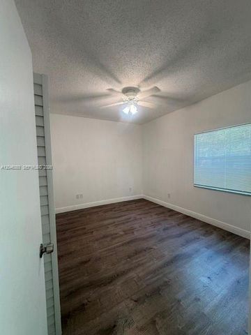 18336 NW 68th Avenue C, Hialeah, FL 33015
