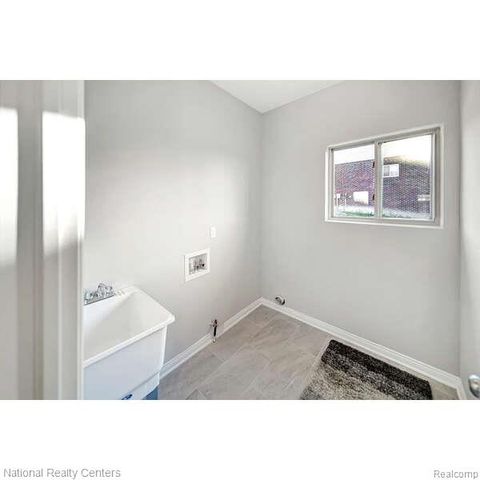 5548 Morgan Lake Drive, Clarkston, MI 48348