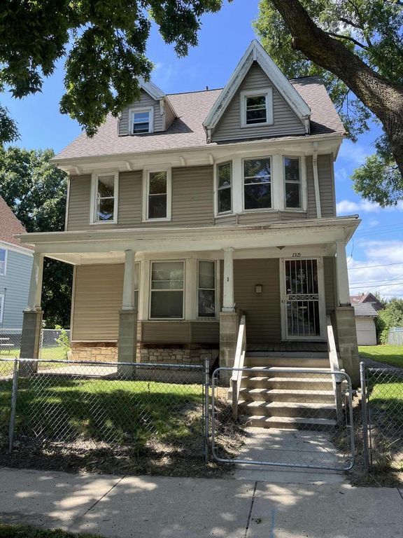 2225 N 16th STREET, Milwaukee, WI 53205