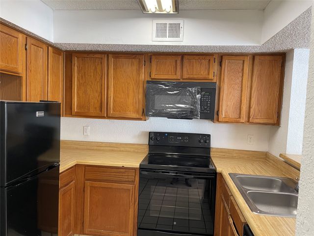 9811 Walnut Street F-207, Dallas, TX 75243