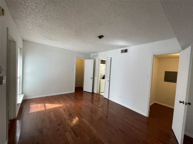 9811 Walnut Street F-207, Dallas, TX 75243