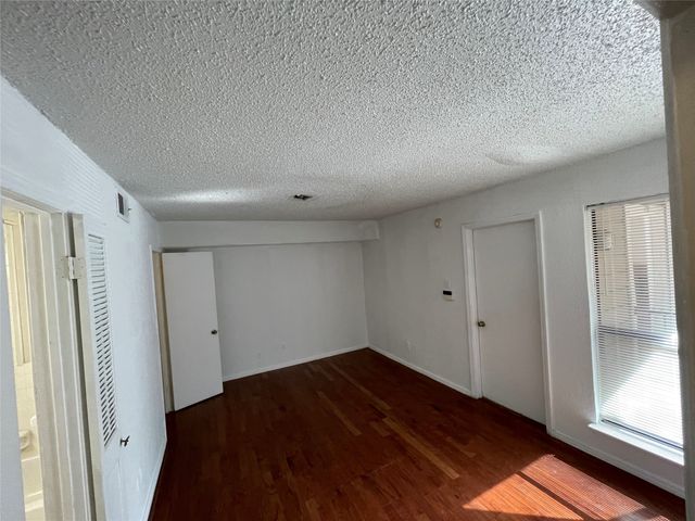 9811 Walnut Street F-207, Dallas, TX 75243