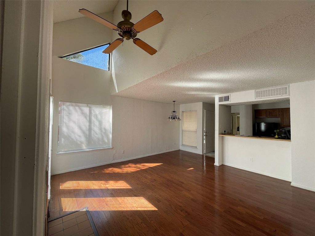 9811 Walnut Street F-207, Dallas, TX 75243