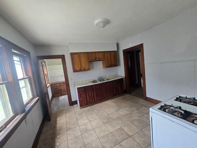1721 S 5th Street, Rockford, IL 61104