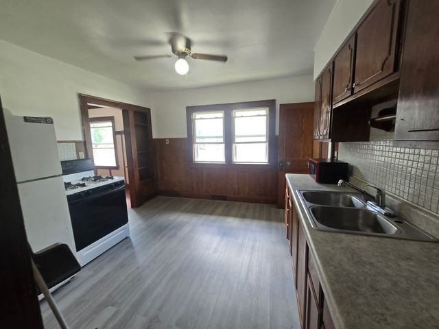 1721 S 5th Street, Rockford, IL 61104