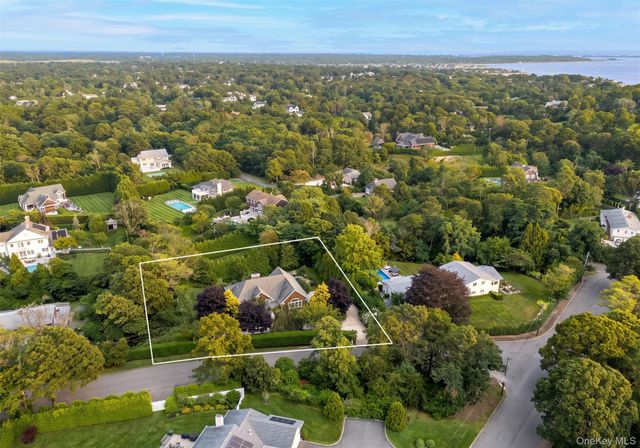 10 Peconic View Court, Southampton, NY 11968