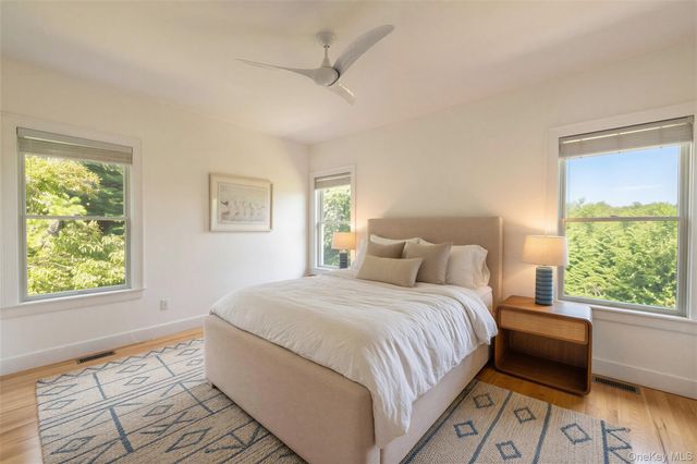 10 Peconic View Court, Southampton, NY 11968