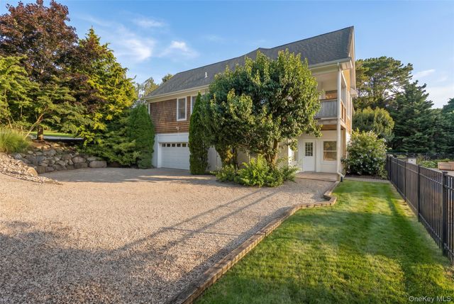 10 Peconic View Court, Southampton, NY 11968