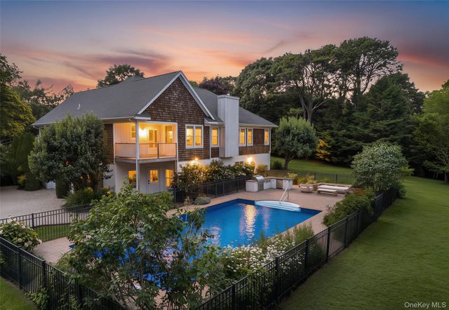 10 Peconic View Court, Southampton, NY 11968
