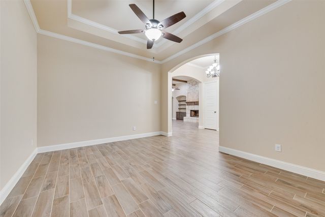 451 Holmes Avenue, Waxahachie, TX 75167