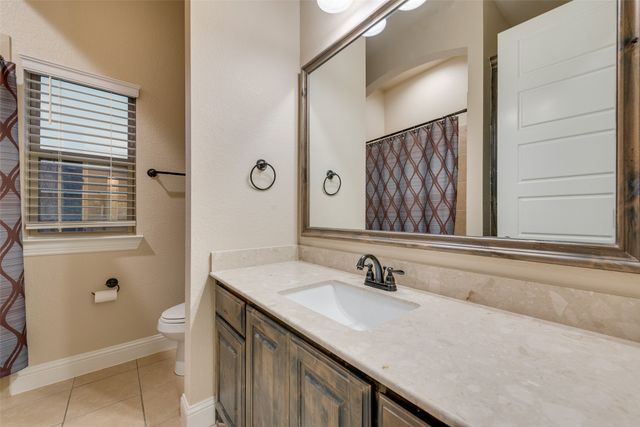 451 Holmes Avenue, Waxahachie, TX 75167
