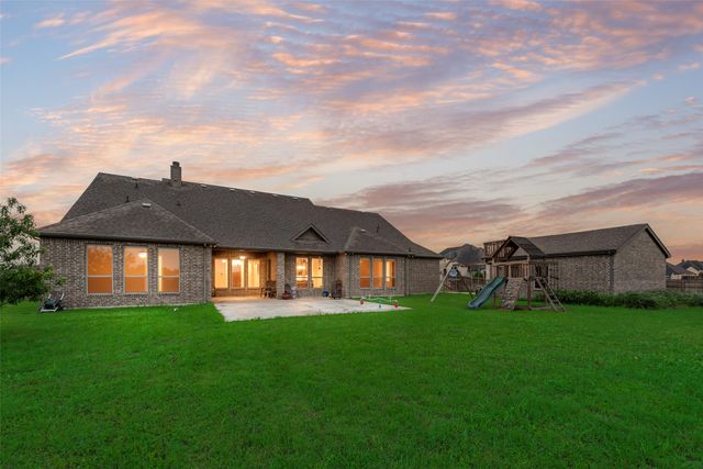 451 Holmes Avenue, Waxahachie, TX 75167