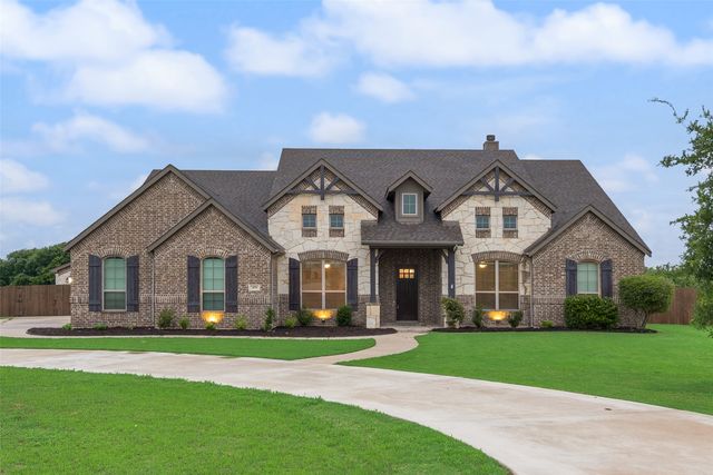 451 Holmes Avenue, Waxahachie, TX 75167