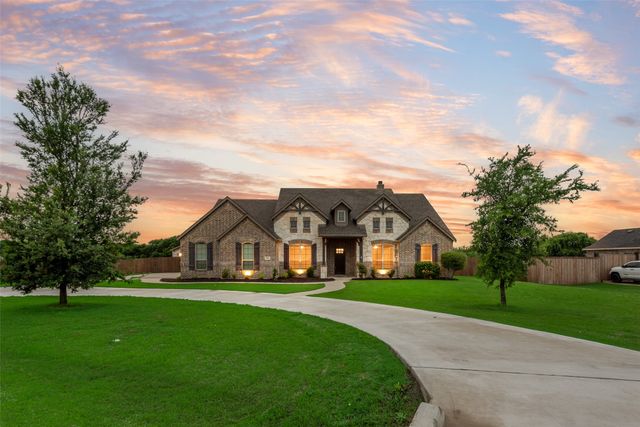 451 Holmes Avenue, Waxahachie, TX 75167