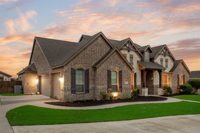 451 Holmes Avenue, Waxahachie, TX 75167