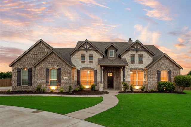 451 Holmes Avenue, Waxahachie, TX 75167