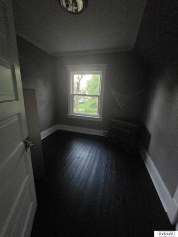 2871 Maple Street, Omaha, NE 68111