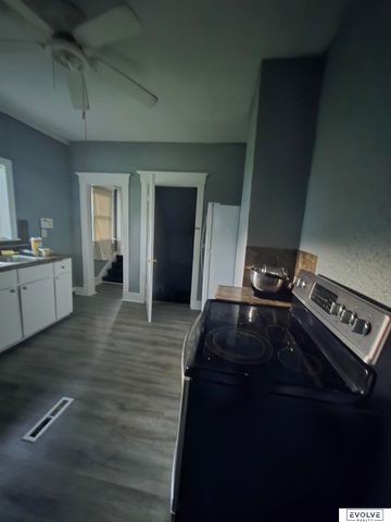 2871 Maple Street, Omaha, NE 68111