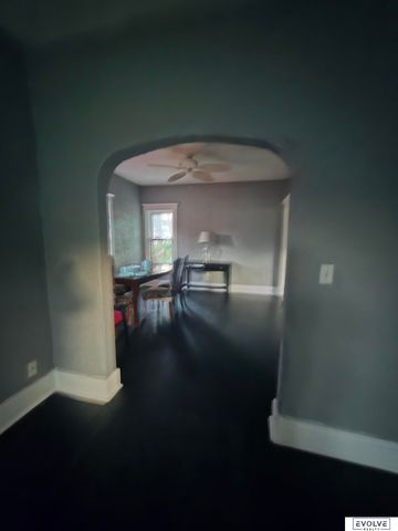 2871 Maple Street, Omaha, NE 68111