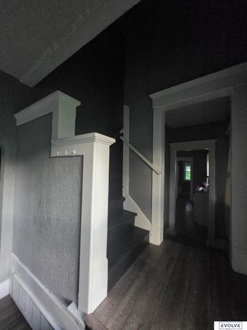 2871 Maple Street, Omaha, NE 68111