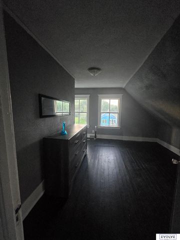 2871 Maple Street, Omaha, NE 68111