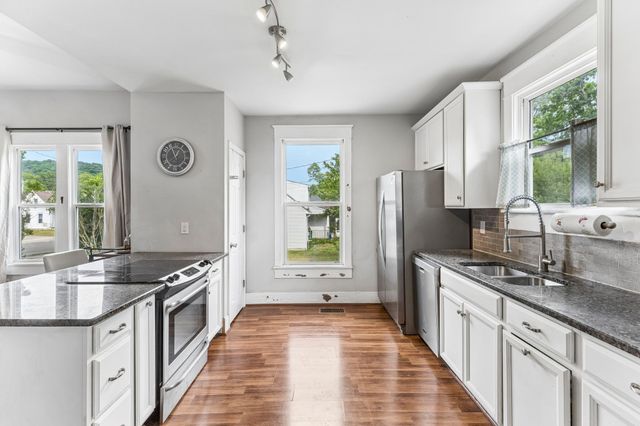204 Jefferson Ave, E, Carthage, TN 37030