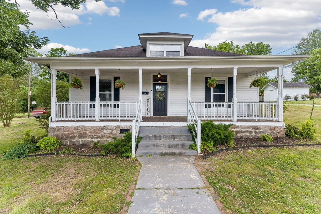 204 Jefferson Ave, E, Carthage, TN 37030