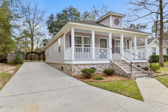 10740 Lilinoe Way, Diamondhead, MS 39525